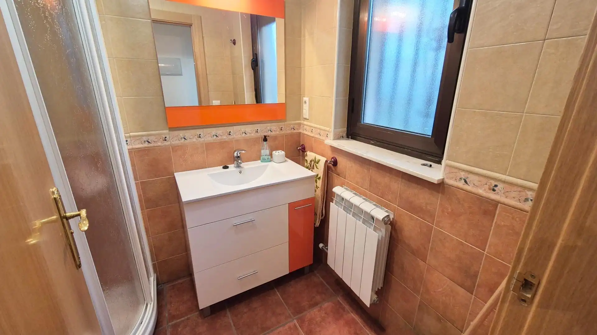 Bathroom of Houses for sale in San Esteban de la Sierra