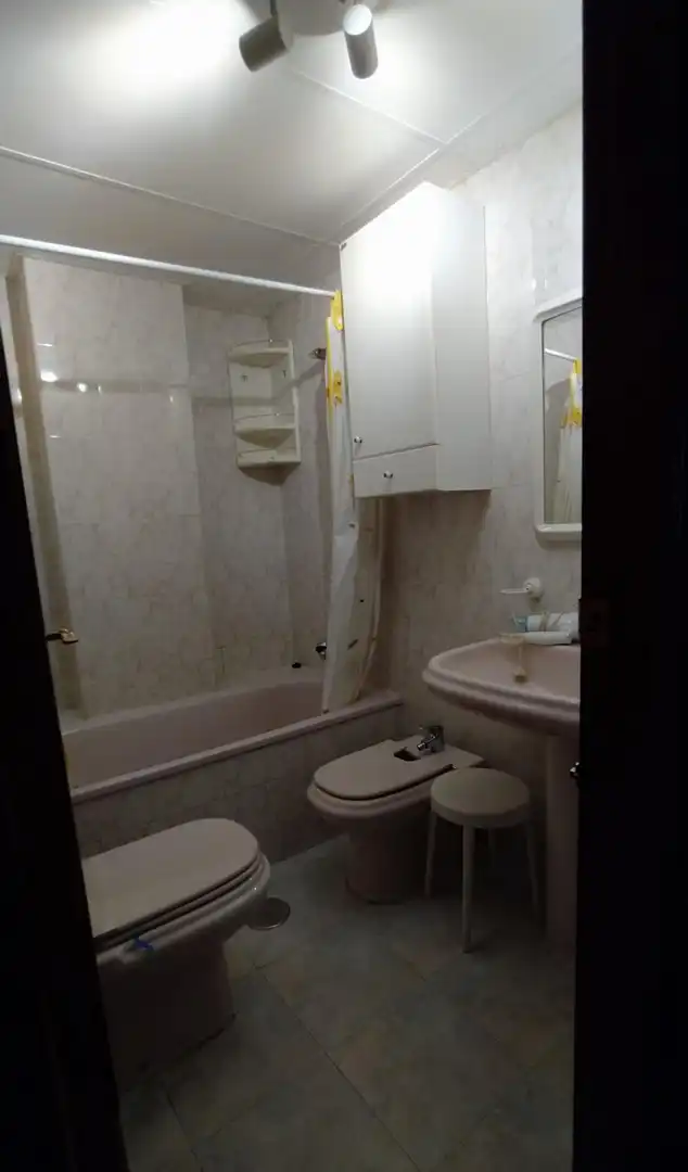 Baño de Apartamento para compartir en Granada con Amueblado, Horno y Lavadora