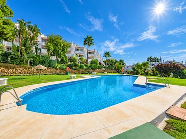 Àtic amb piscina en venda a Calahonda