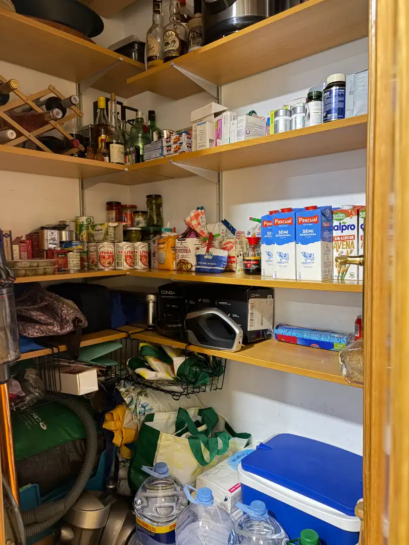 Wohnung zum Verkauf in Plasencia mit Klimaanlage, Schwimmbad und Balkon