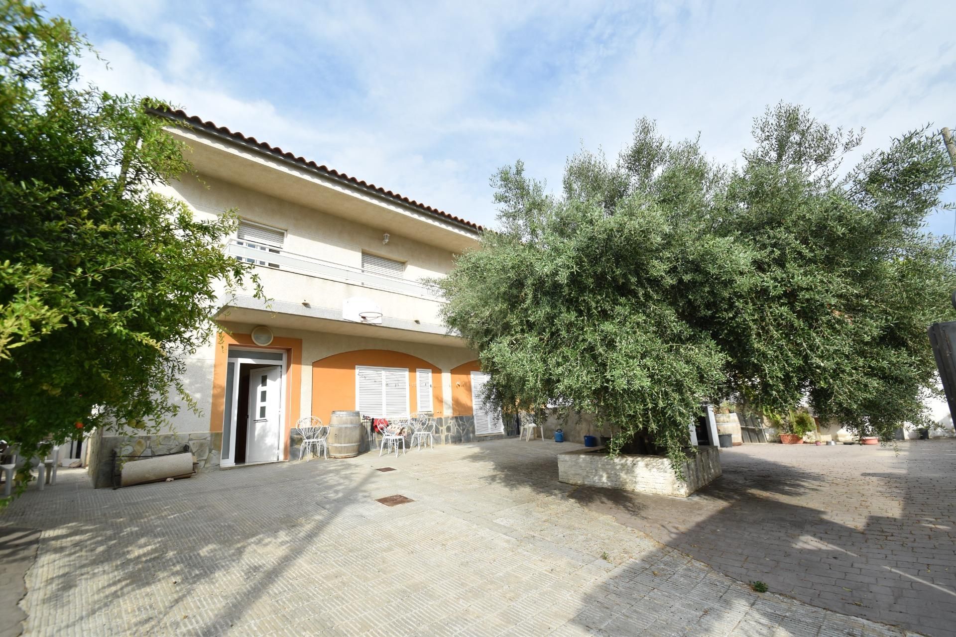 Exterior view of House or chalet for sale in Vilanova i la Geltrú  with Heating, Private garden and Parquet flooring