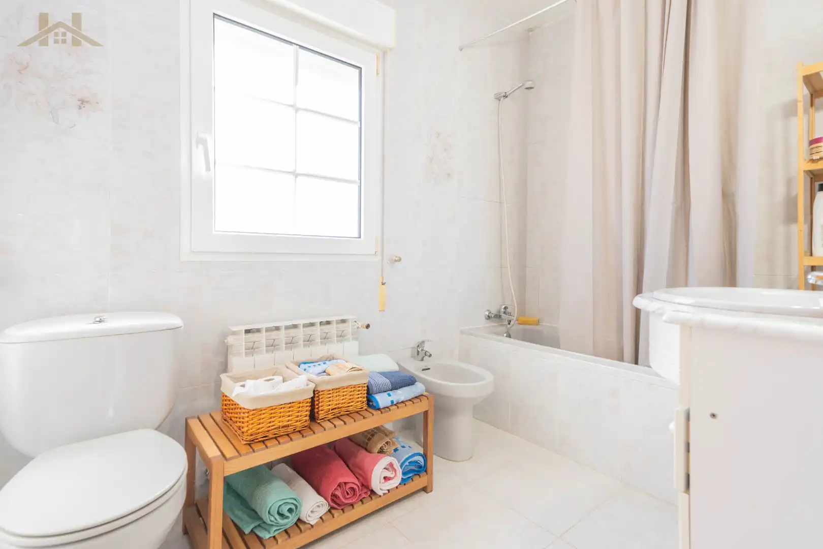 Bathroom of Houses for sale in Santa María de la Alameda  with Heating