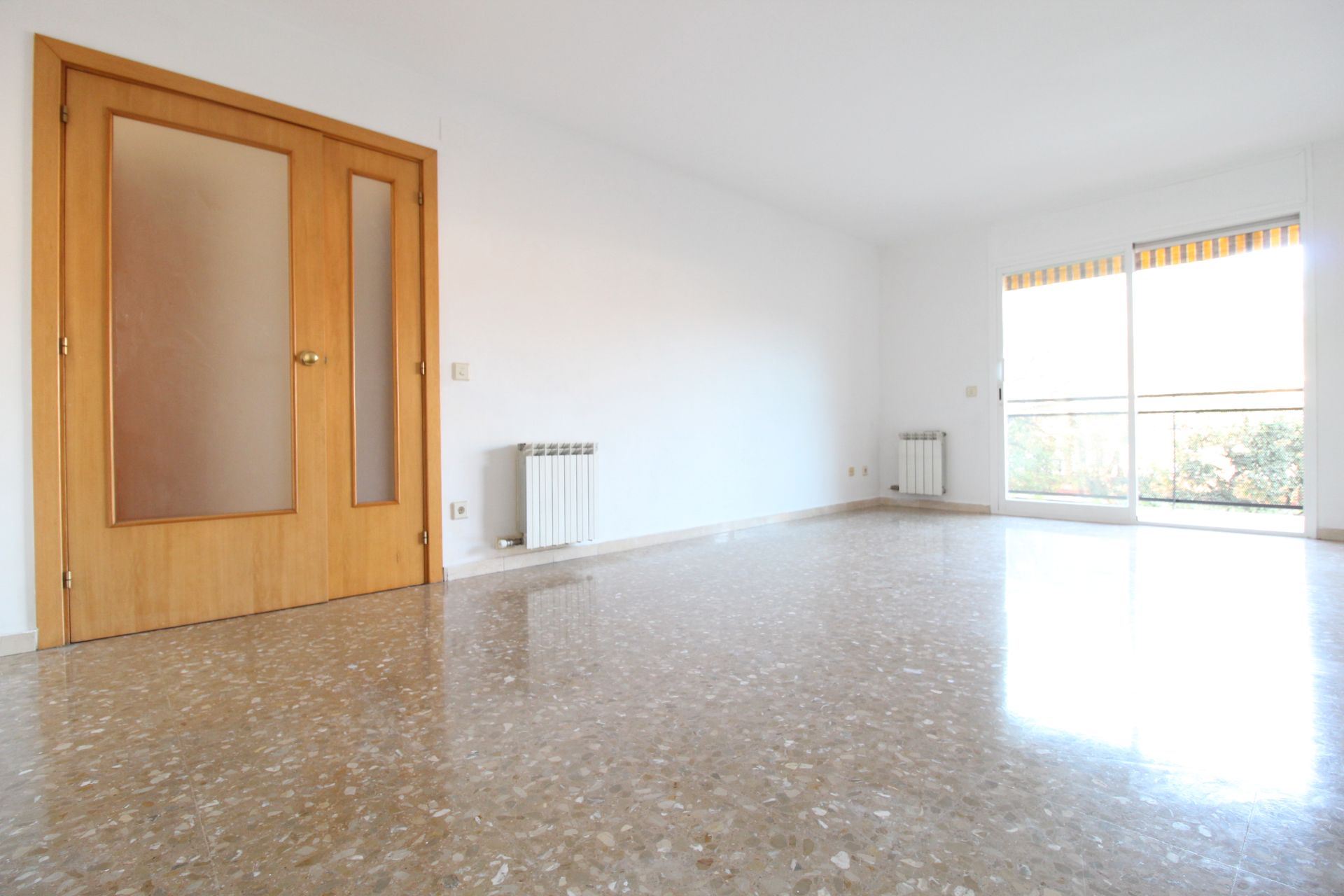 Piso en venta en Montcada i Reixac con Calefacción, Balcón y Alarma