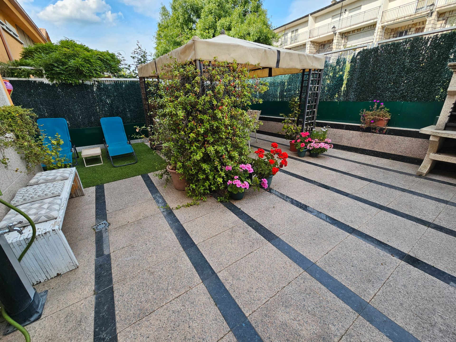 Terrassa de Casa o xalet de lloguer en Cabanillas de la Sierra amb Calefacció, Jardí privat i Traster