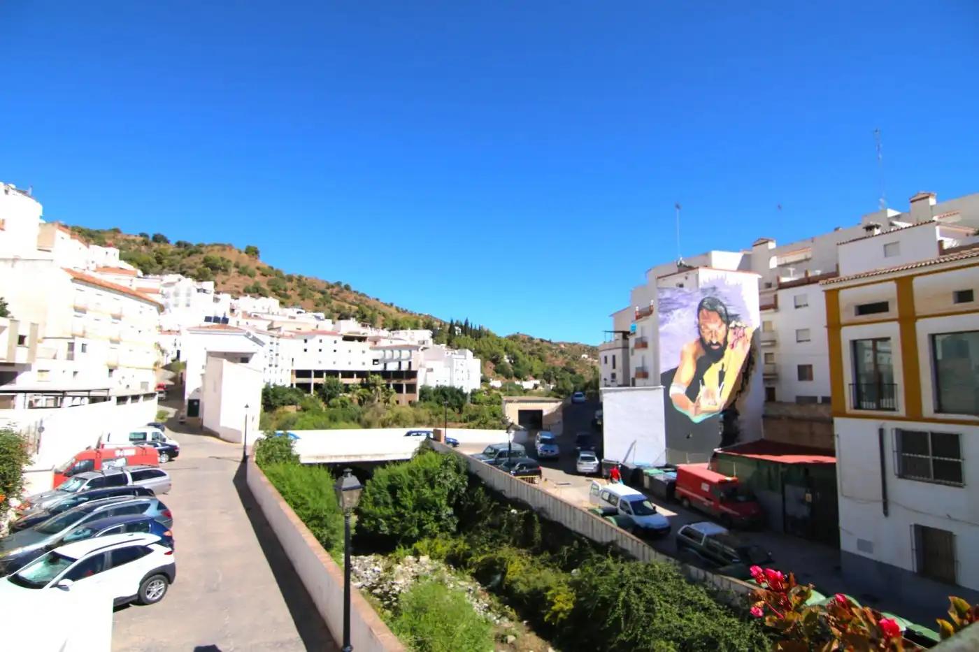 Vista exterior de Casa o xalet en venda en Tolox amb Terrassa, Traster i Moblat