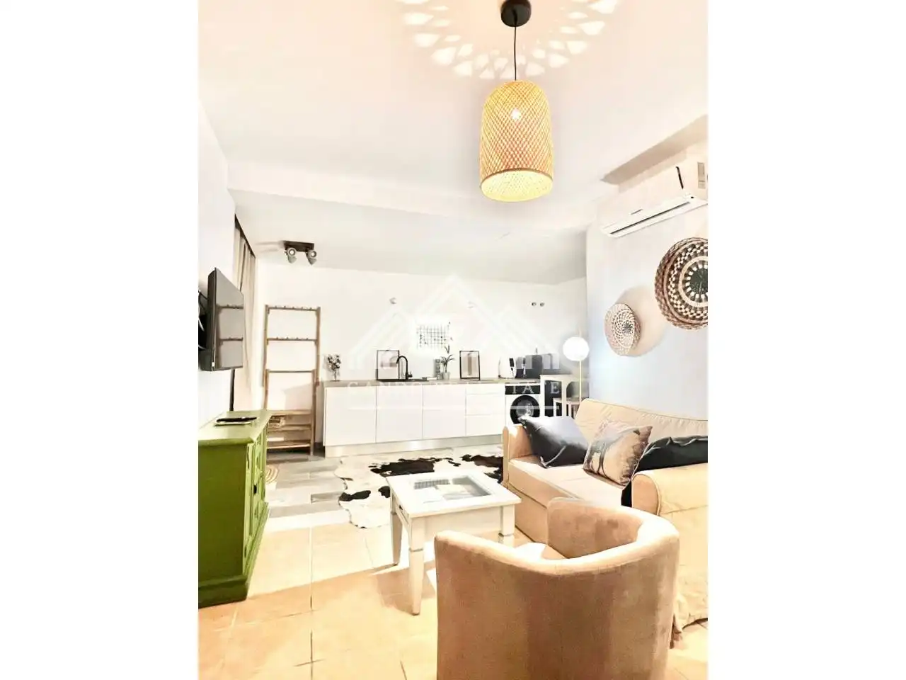Sala d'estar de Casa adosada en venda en Dos Hermanas amb Aire condicionat