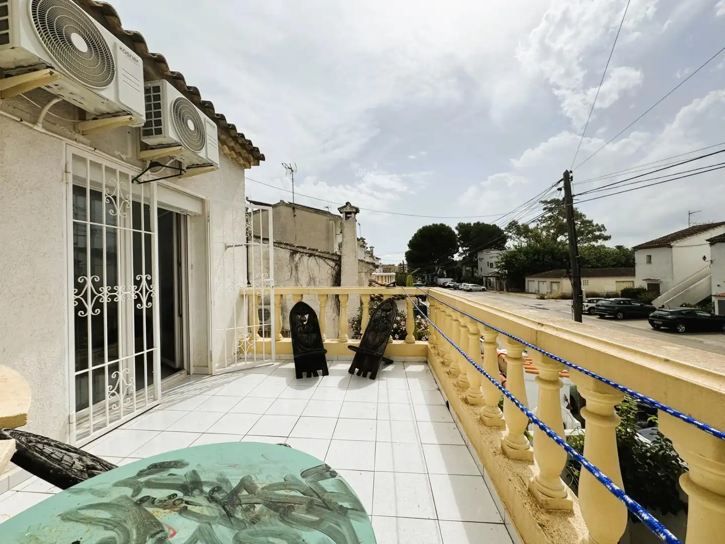Terrasse von Einfamilien-Reihenhaus zum Verkauf in Dénia mit Klimaanlage, Privatgarten und Terrasse