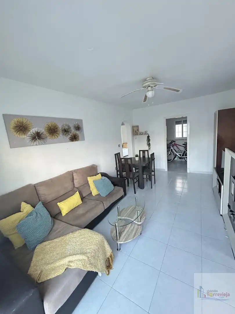 Sala de estar de Casa o chalet en venta en Torrevieja con Calefacción, Terraza y Piscina comunitaria