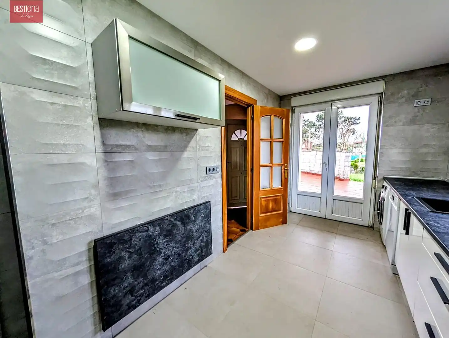 Cuina de Casa o xalet en venda en Bareyo amb Jardí privat, Terrassa i Balcó
