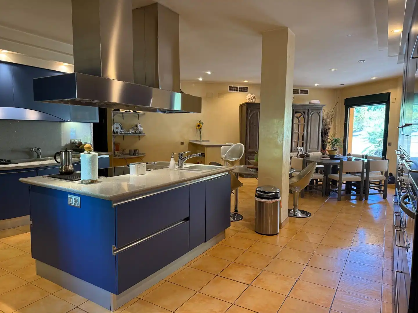 Cocina de Casa o chalet en venta en Gelves con Aire acondicionado, Jardín privado y Terraza