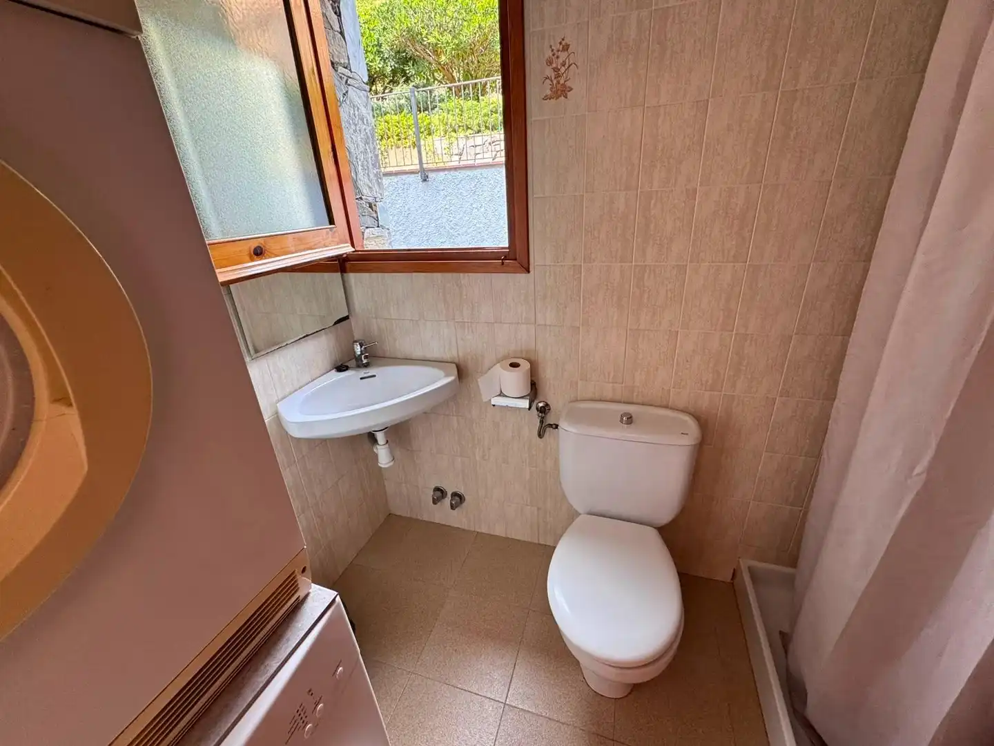 Baño de Casa adosada en venta en Montseny con Calefacción, Terraza y Balcón