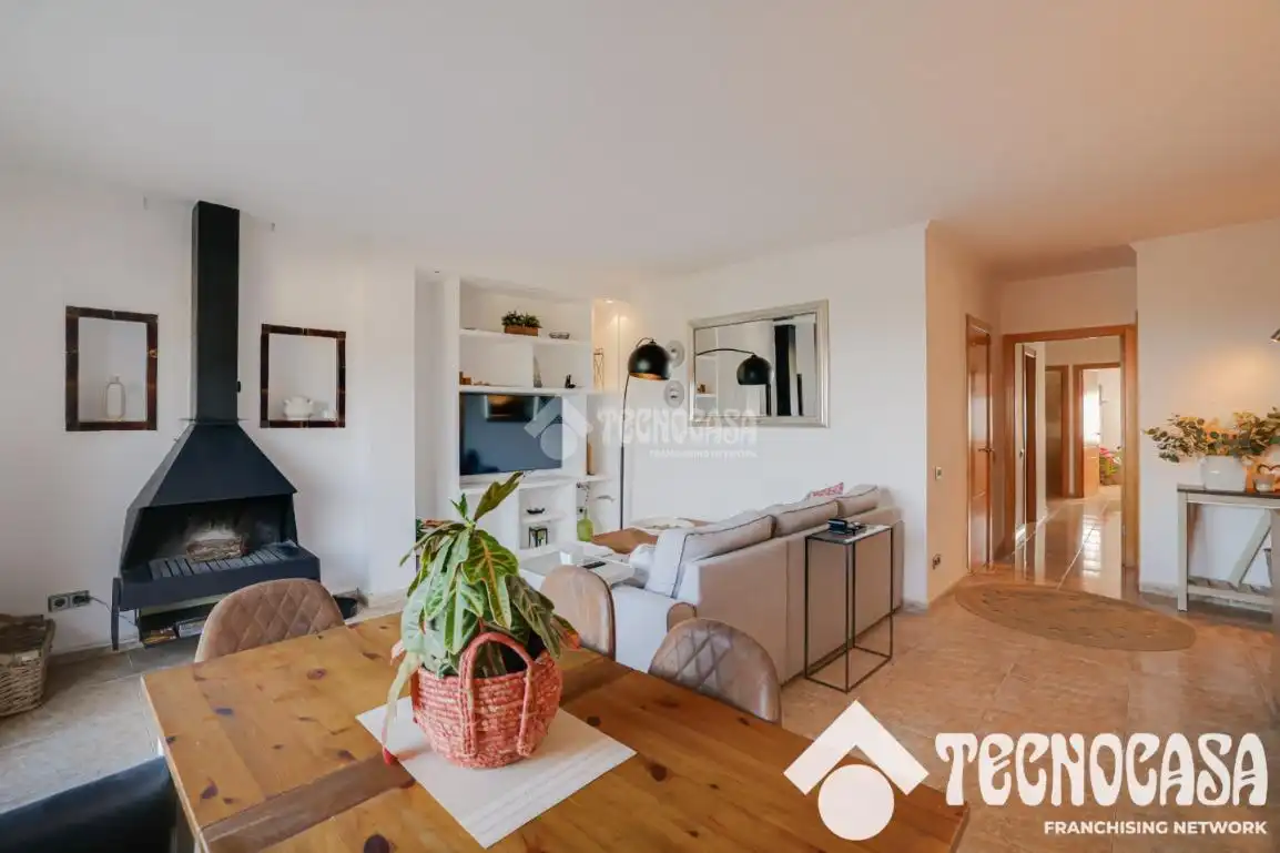 Sala d'estar de Àtic en venda en Sant Feliu de Codines amb Terrassa i Moblat