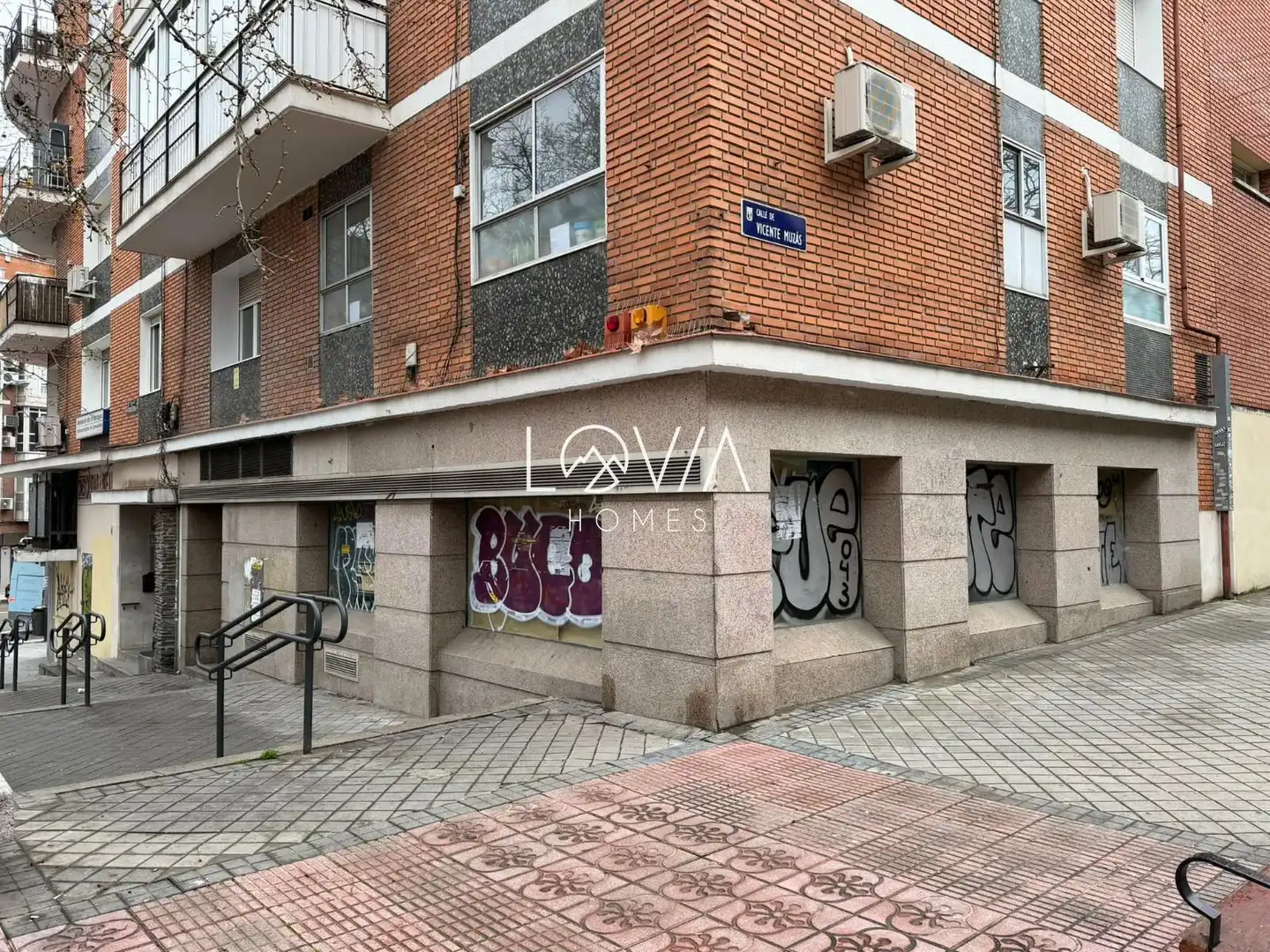 Vista exterior de Local en venda en Madrid