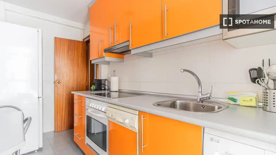 Room in Paseo Sagasta