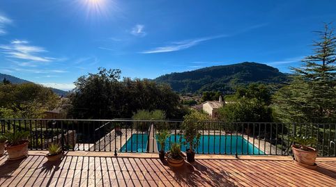 Villa mediterránea con vistas panorámicas a la Serra de Tramuntana, al mar y al pueblo de Valldemossa