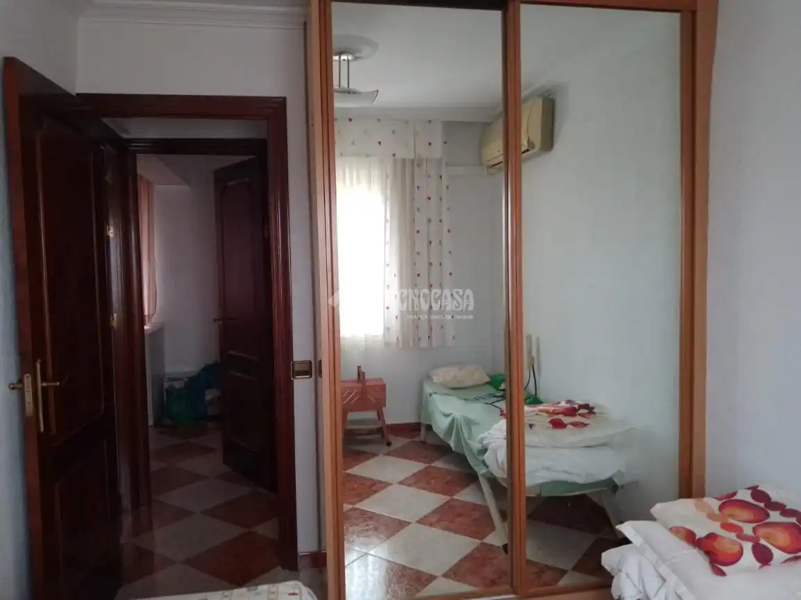 Habitación de Piso en venta en Sevilla con Aire acondicionado, Terraza y Amueblado