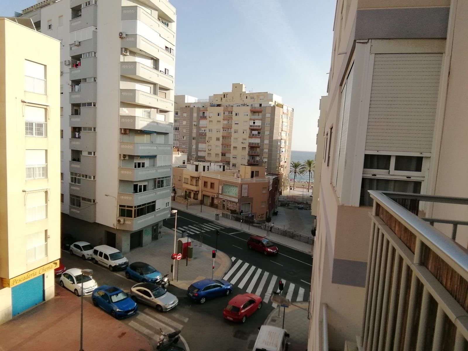 Vista exterior de Apartament per a compartir en  Almería Capital amb Aire condicionat i Terrassa