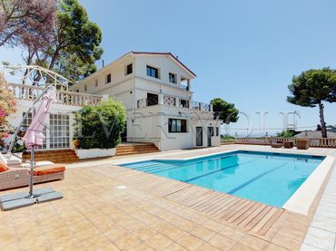 Casa con piscina in vendita a 336