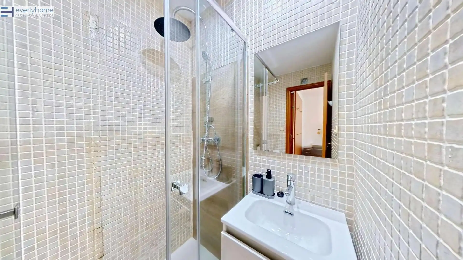 Baño de Piso para compartir en Valencia