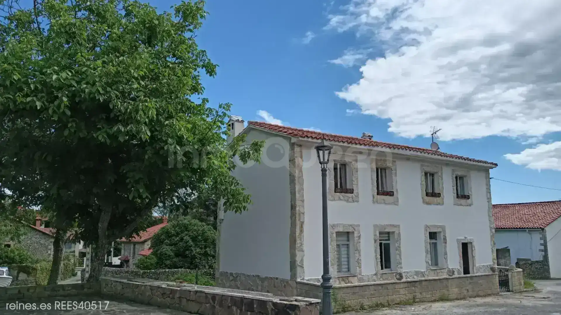 Vista exterior de Casa o xalet en venda en Val de San Vicente  amb Calefacció, Terrassa i Moblat