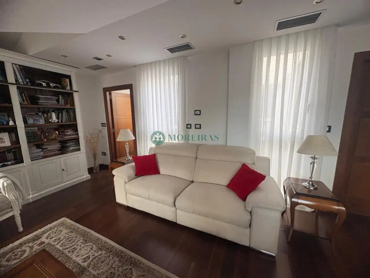Sala d'estar de Àtic en venda en Ourense Capital  amb Aire condicionat, Calefacció i Moblat