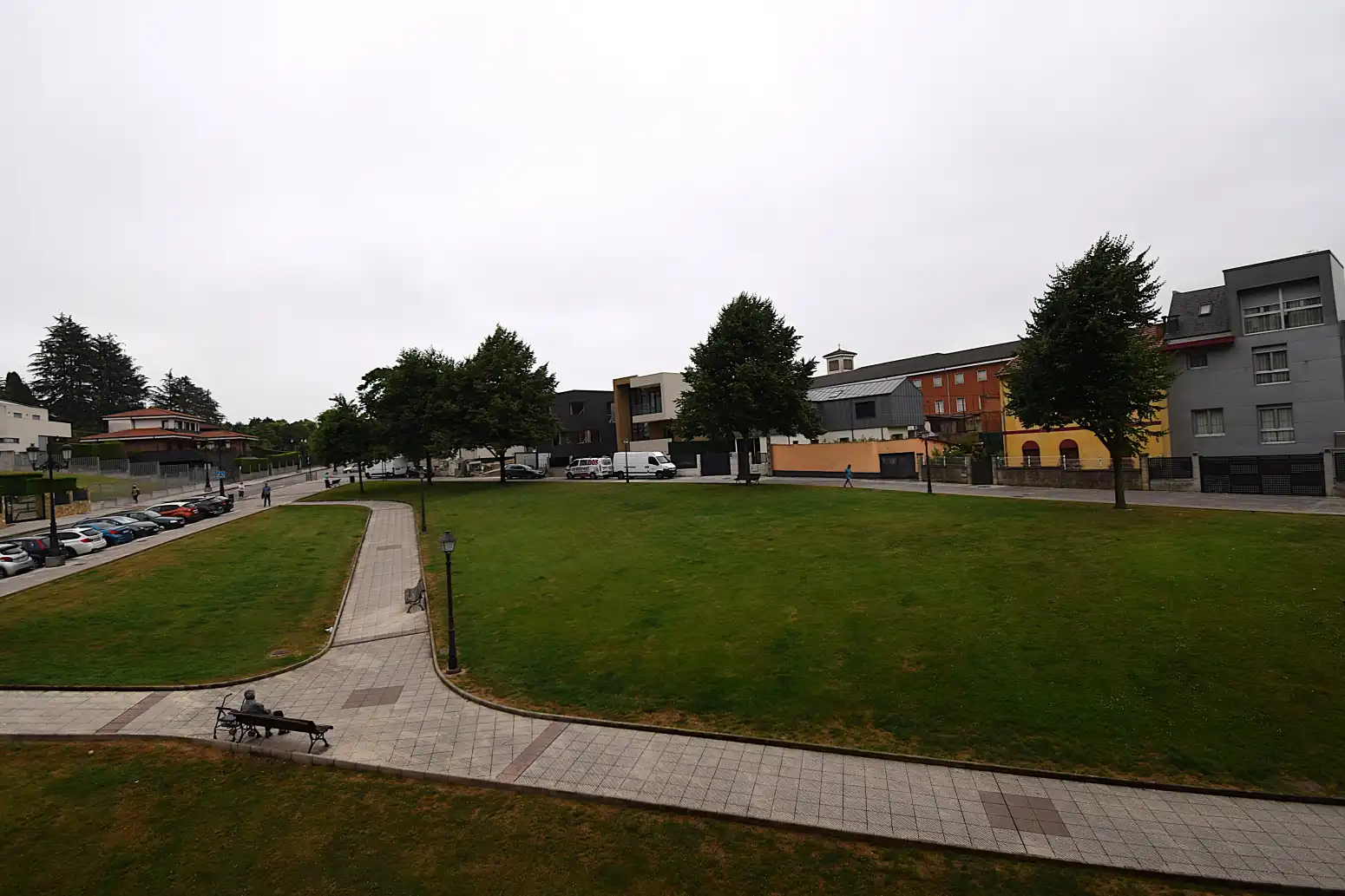 Vista exterior de Pis en venda en Oviedo  amb Calefacció, Jardí privat i Parquet