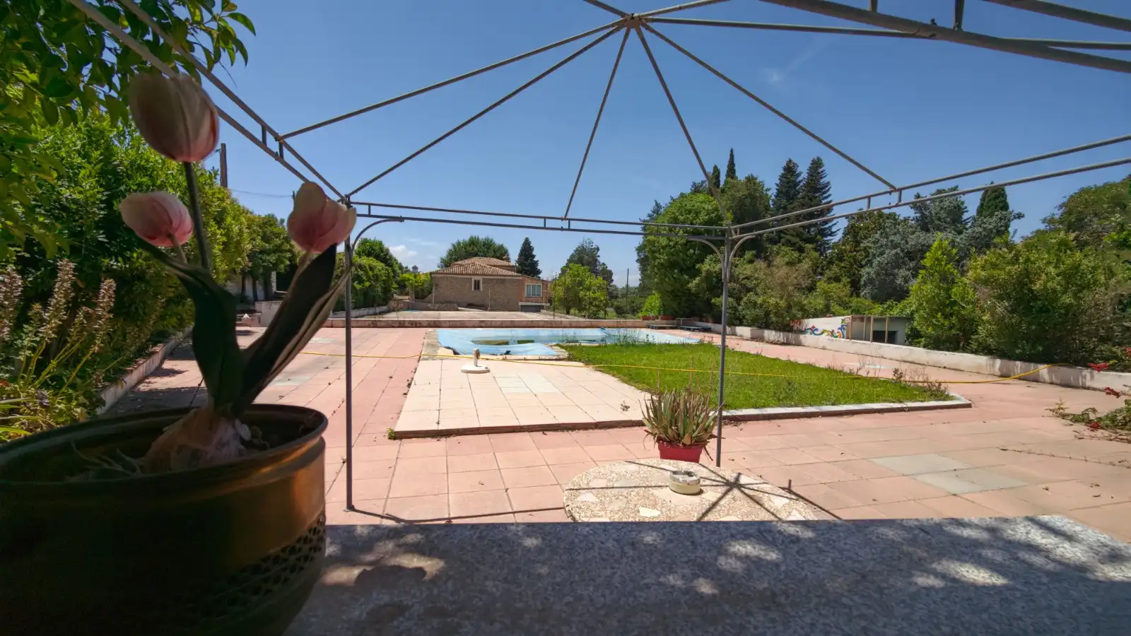 Piscina de Casa o xalet en venda en La Zubia amb Aire condicionat, Jardí privat i Traster