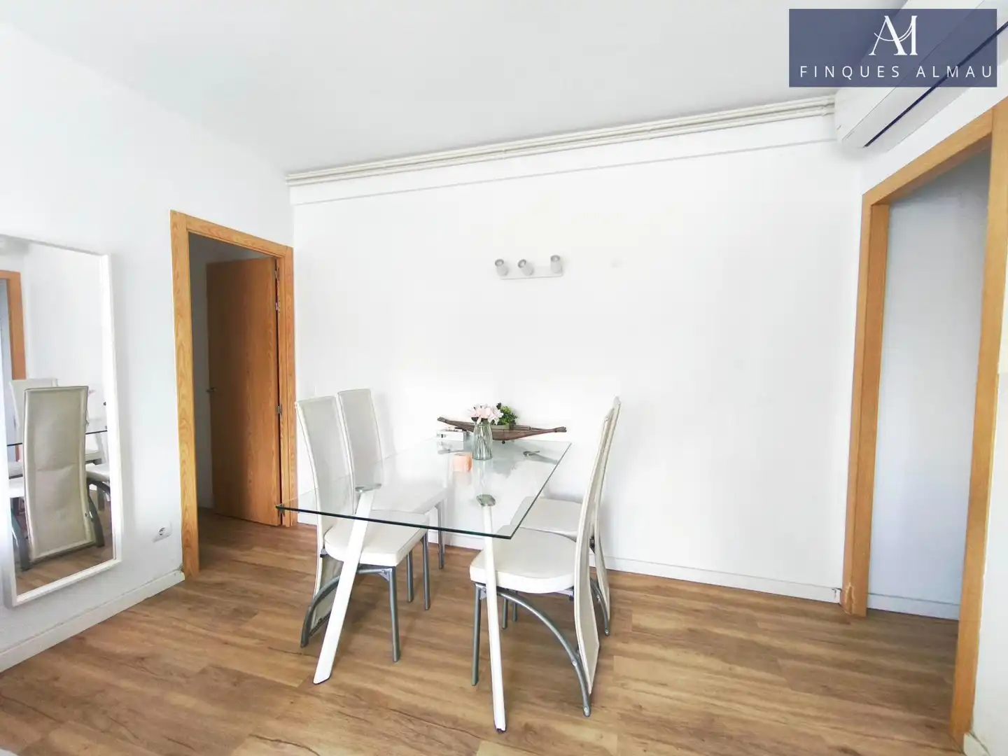 Esszimmer von Wohnung zum Verkauf in Sitges mit Klimaanlage, Parkett und Terrasse