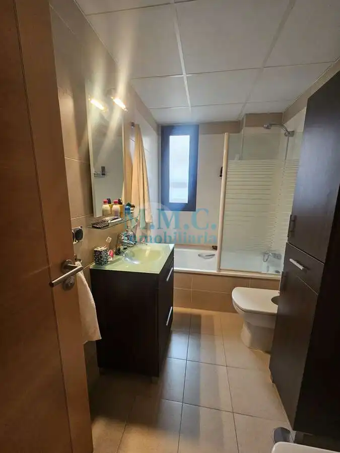 Baño de Piso en venta en Roquetas de Mar con Aire acondicionado, Amueblado y Balcón
