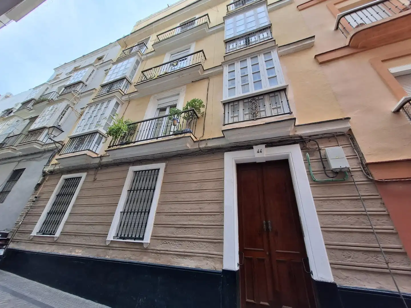 Vista exterior de Pis en venda en Cádiz amb Balcó