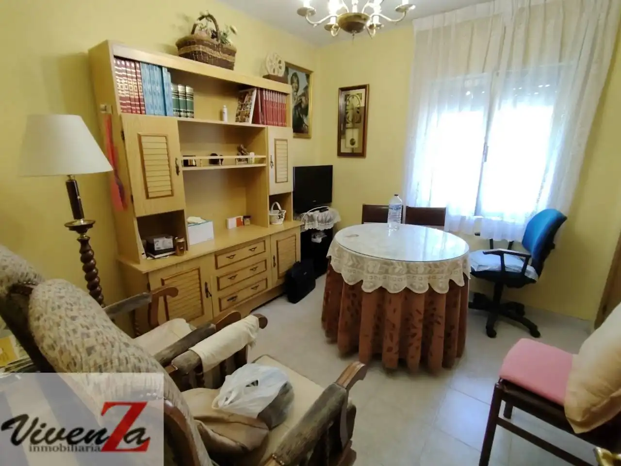 Sala d'estar de Pis en venda en Zamora Capital  amb Parquet i Balcó