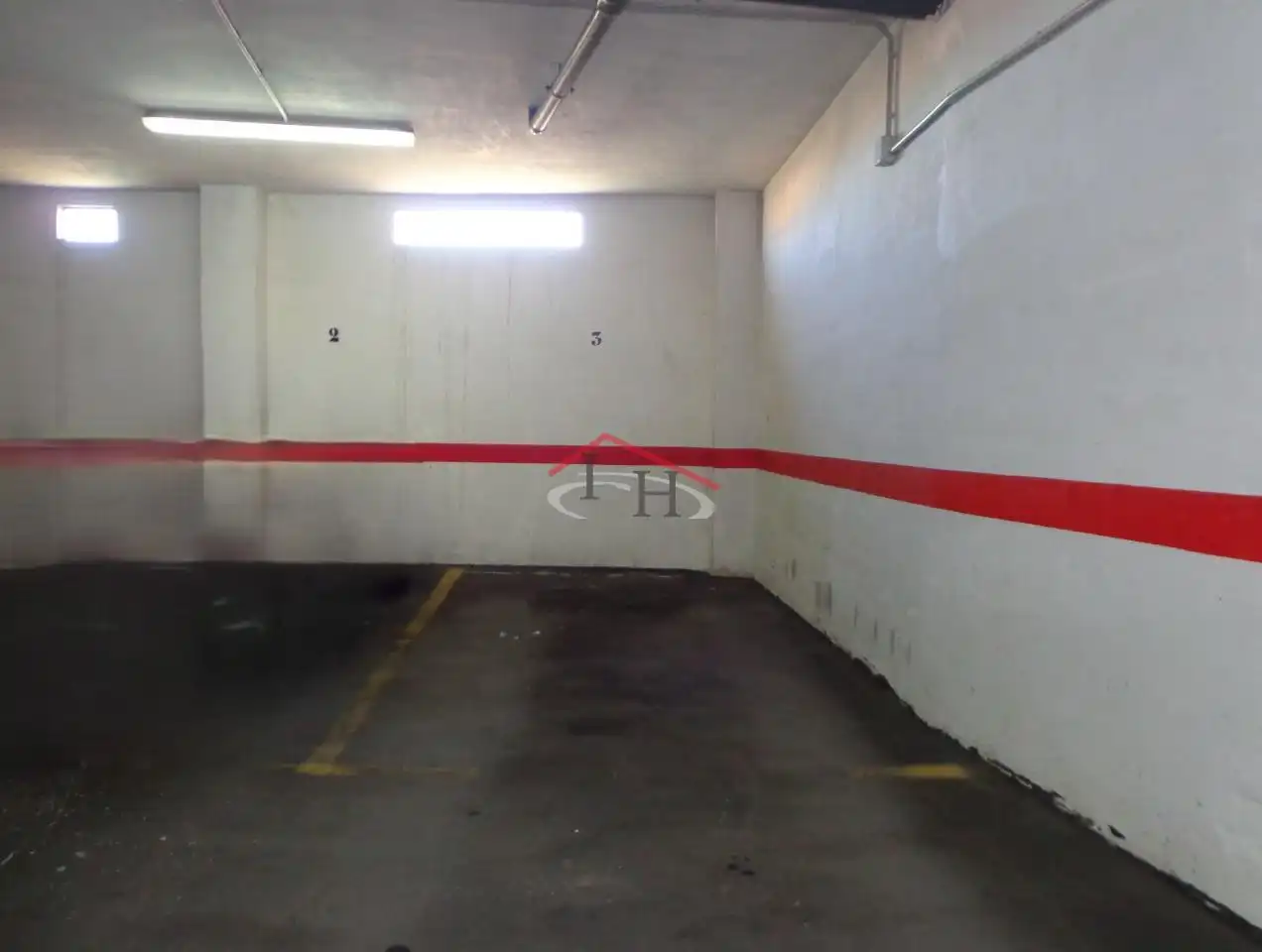 Parking de Apartamento en venta en León Capital  con Calefacción, Parquet y Terraza