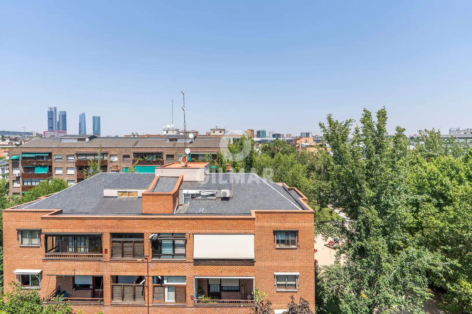 Vista exterior de Piso en venta en Madrid con Calefacción, Trastero y Balcón