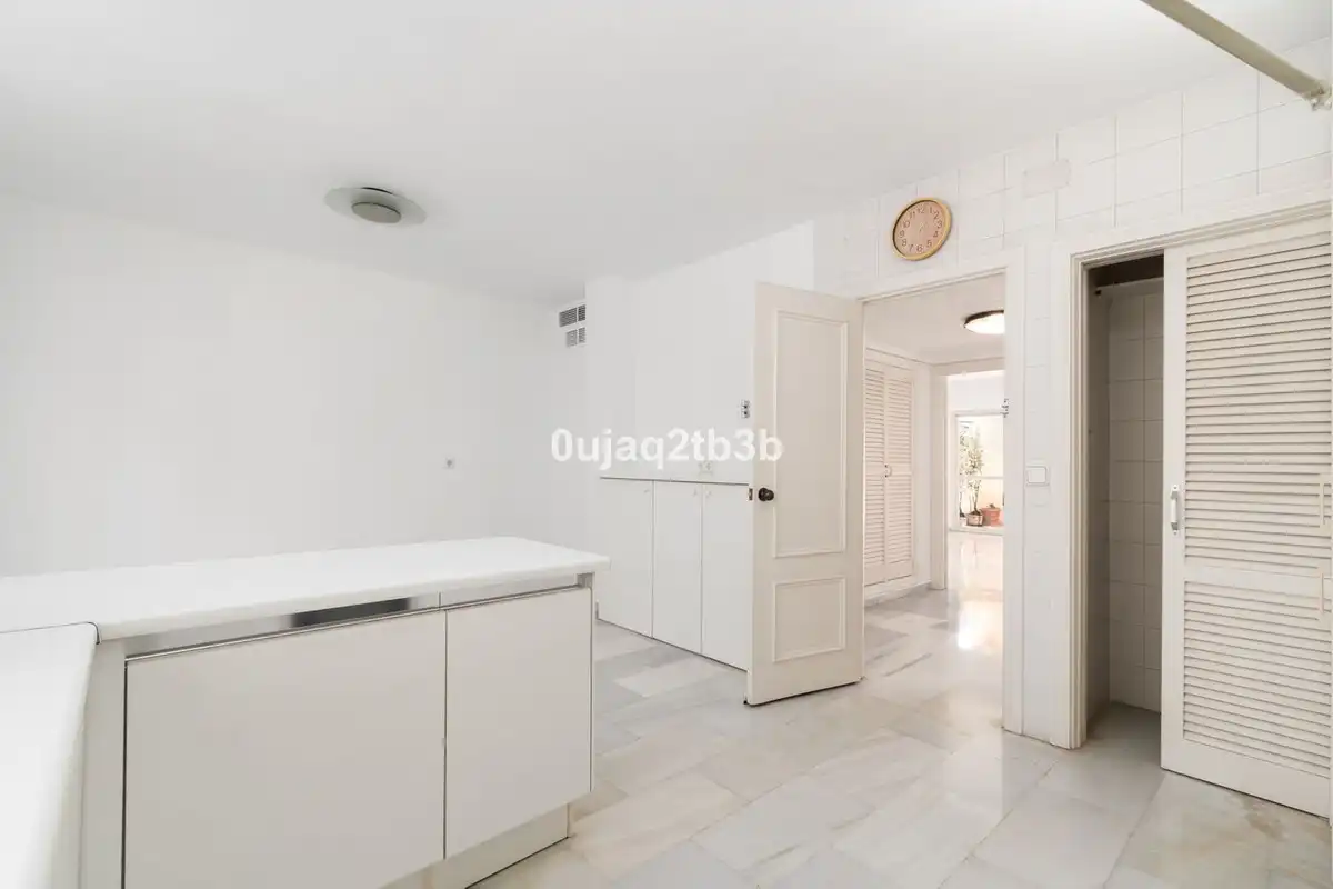 Cuina de Pis en venda en Marbella amb Aire condicionat, Terrassa i Traster