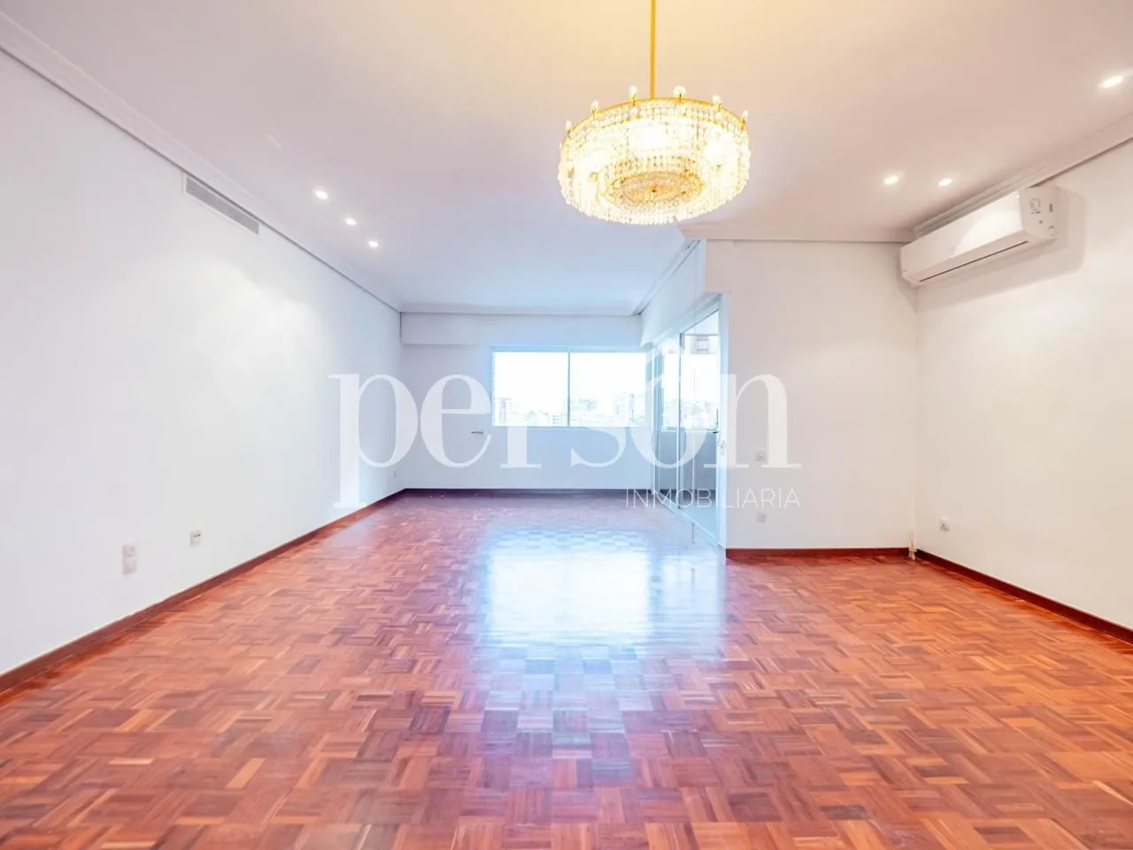 Living room of Flat for sale in  Valencia Capital  with Air Conditioner, Heating and Parquet flooring