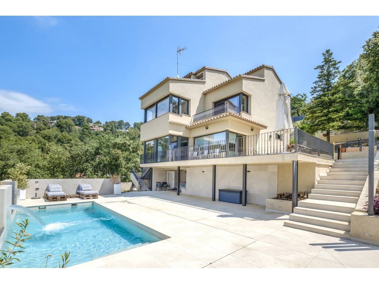 Vista exterior de Casa o xalet de lloguer en Matadepera amb Aire condicionat, Calefacció i Jardí privat