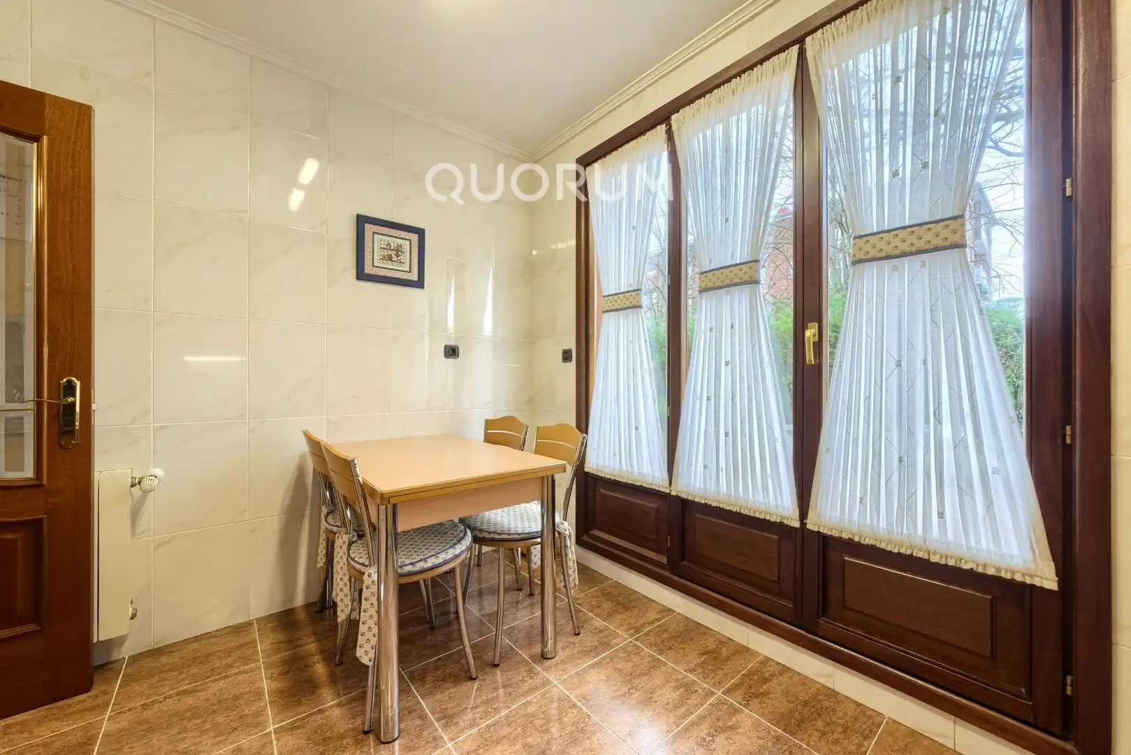 Comedor de Casa adosada en venta en Basauri  con Calefacción, Jardín privado y Terraza