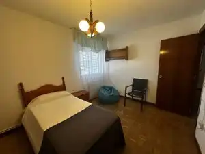 Habitación de Estudio de alquiler en Alcalá de Henares con Calefacción, Jardín privado y Amueblado