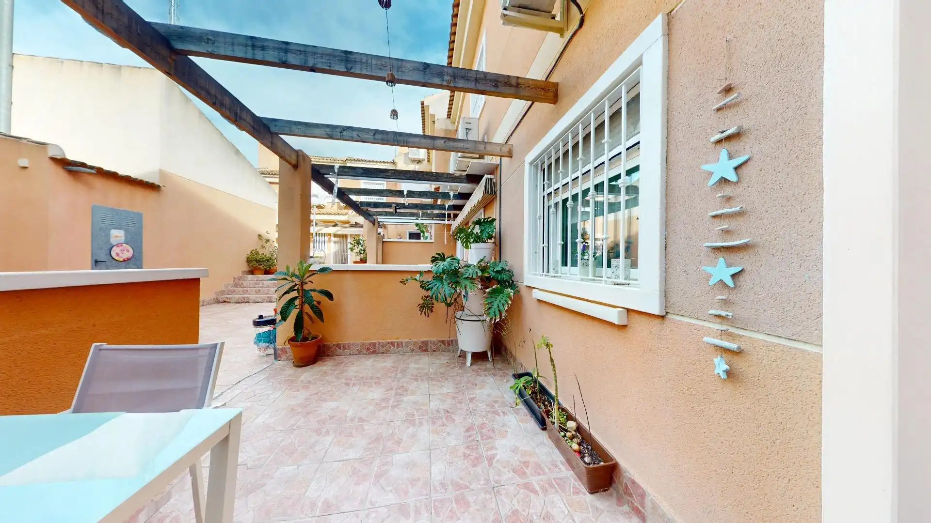 Terrasse von Einfamilien-Reihenhaus zum Verkauf in Elche / Elx mit Privatgarten, Terrasse und Gemeinschaftspool