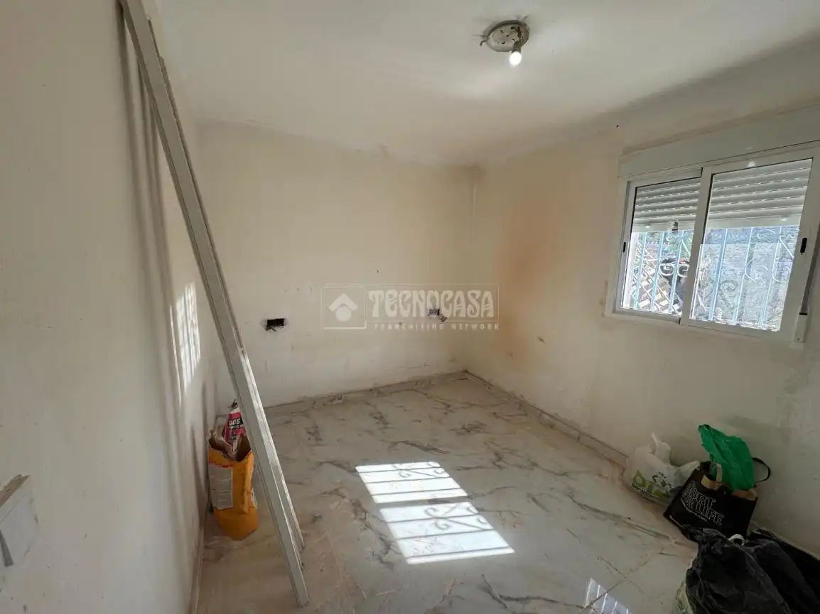 Habitación de Casa adosada en venta en Iznalloz