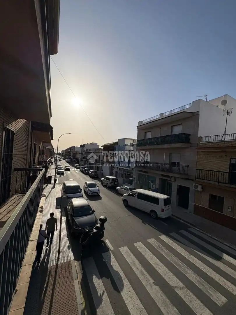 Vista exterior de Piso en venta en La Rinconada con Aire acondicionado, Calefacción y Terraza