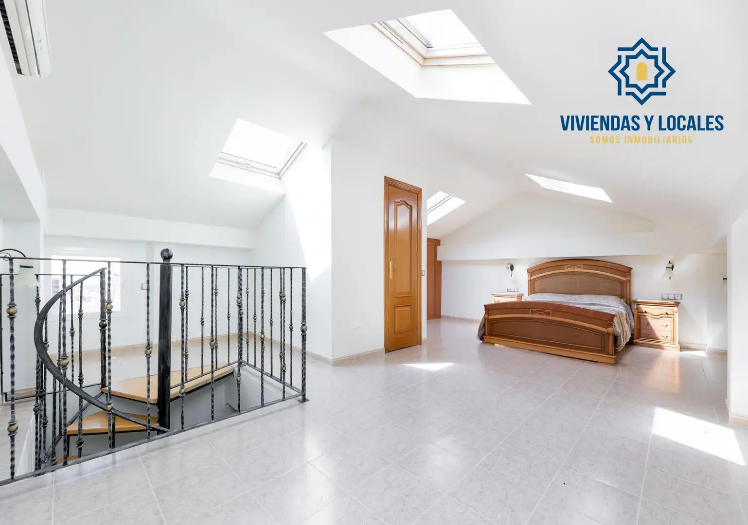 Houses for sale in Dílar  with Air Conditioner, Heating and Private garden