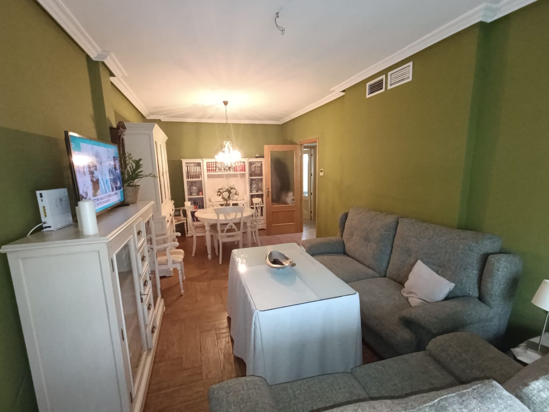 Sala d'estar de Casa adosada en venda en Linares amb Aire condicionat, Calefacció i Jardí privat