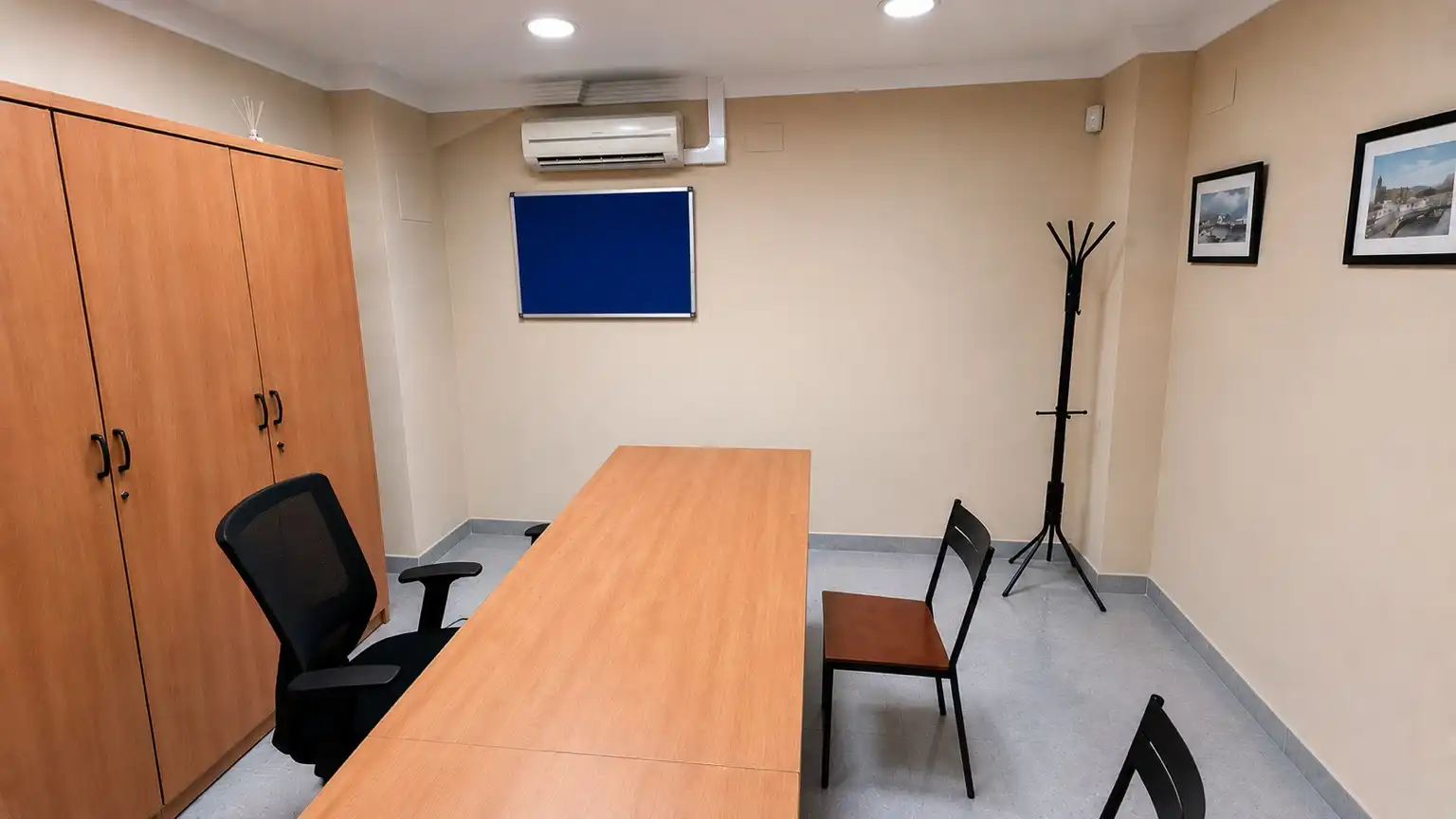 Büro zur Miete in Málaga mit Klimaanlage, Heizung und Möbliert