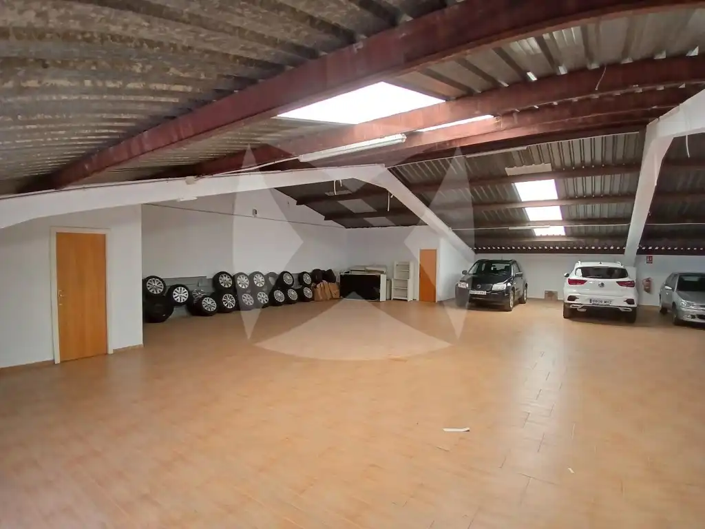 Nau industrial en venda a Calle Cocotero, Maria Auxiliadora - Barriada de Llera
