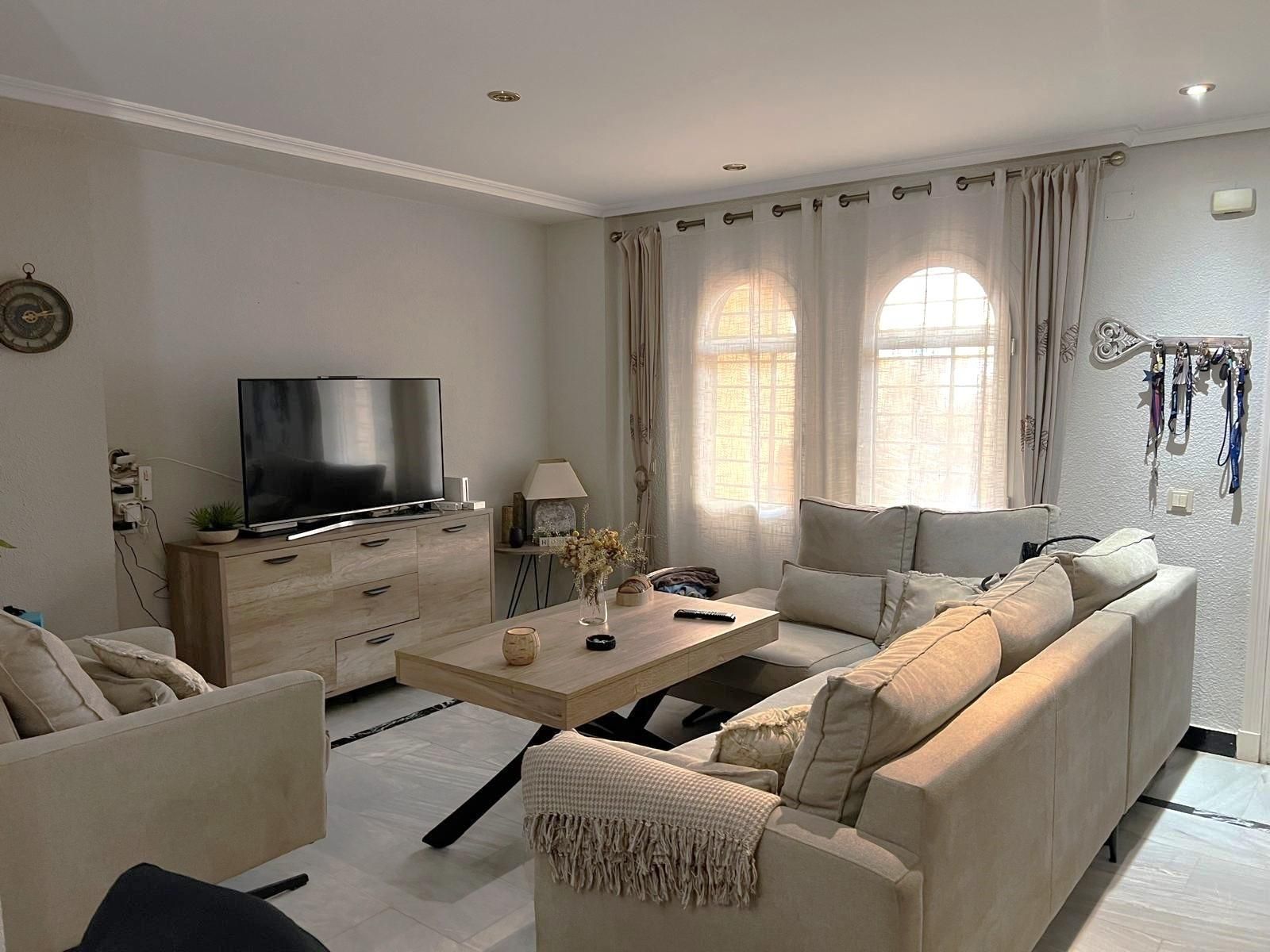 Living room of Duplex for sale in San Juan de Aznalfarache  with Air Conditioner, Storage room and Community pool