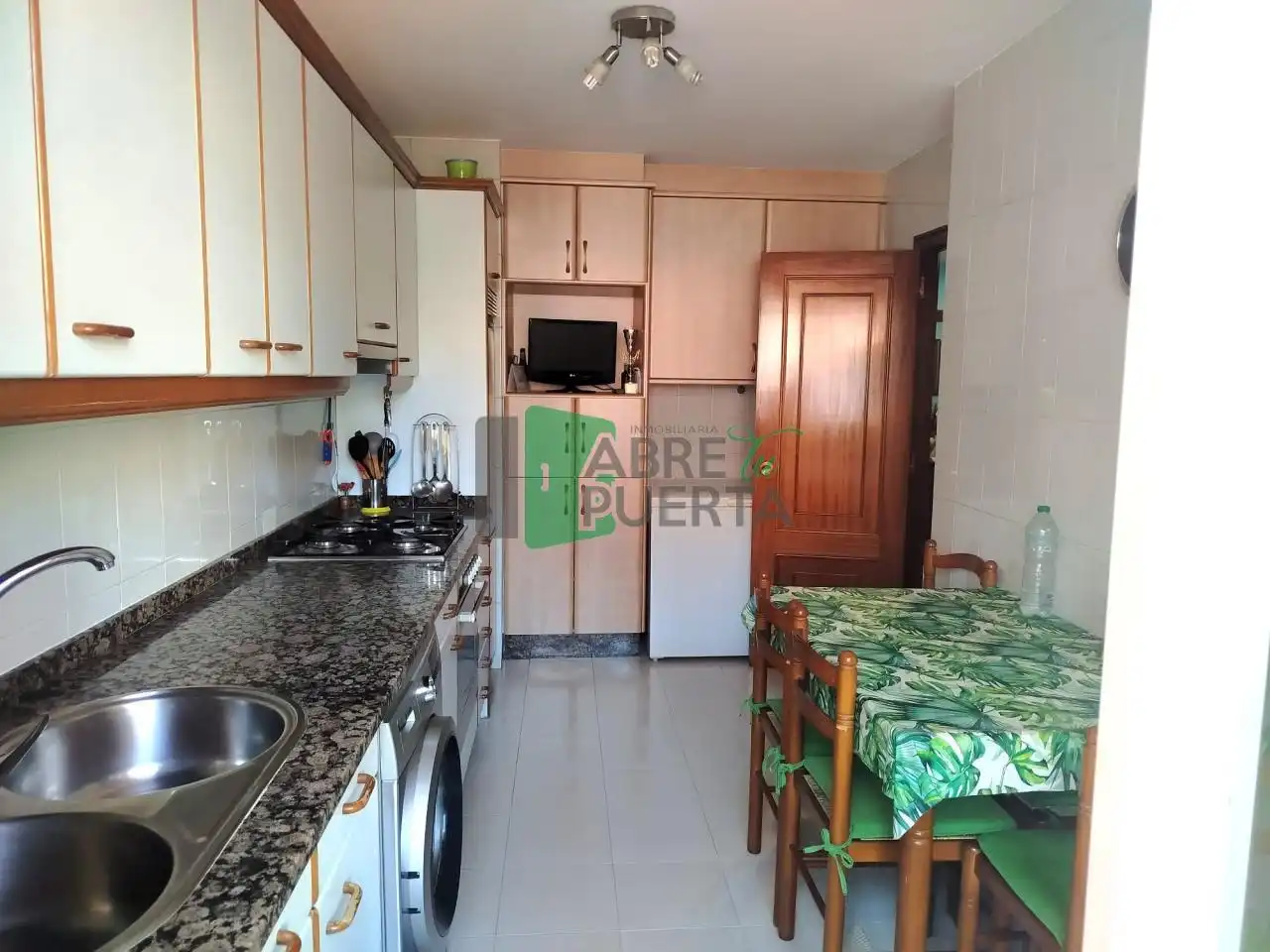 Kitchen of Flat for sale in Ourense Capital   with Heating, Storage room and Balcony