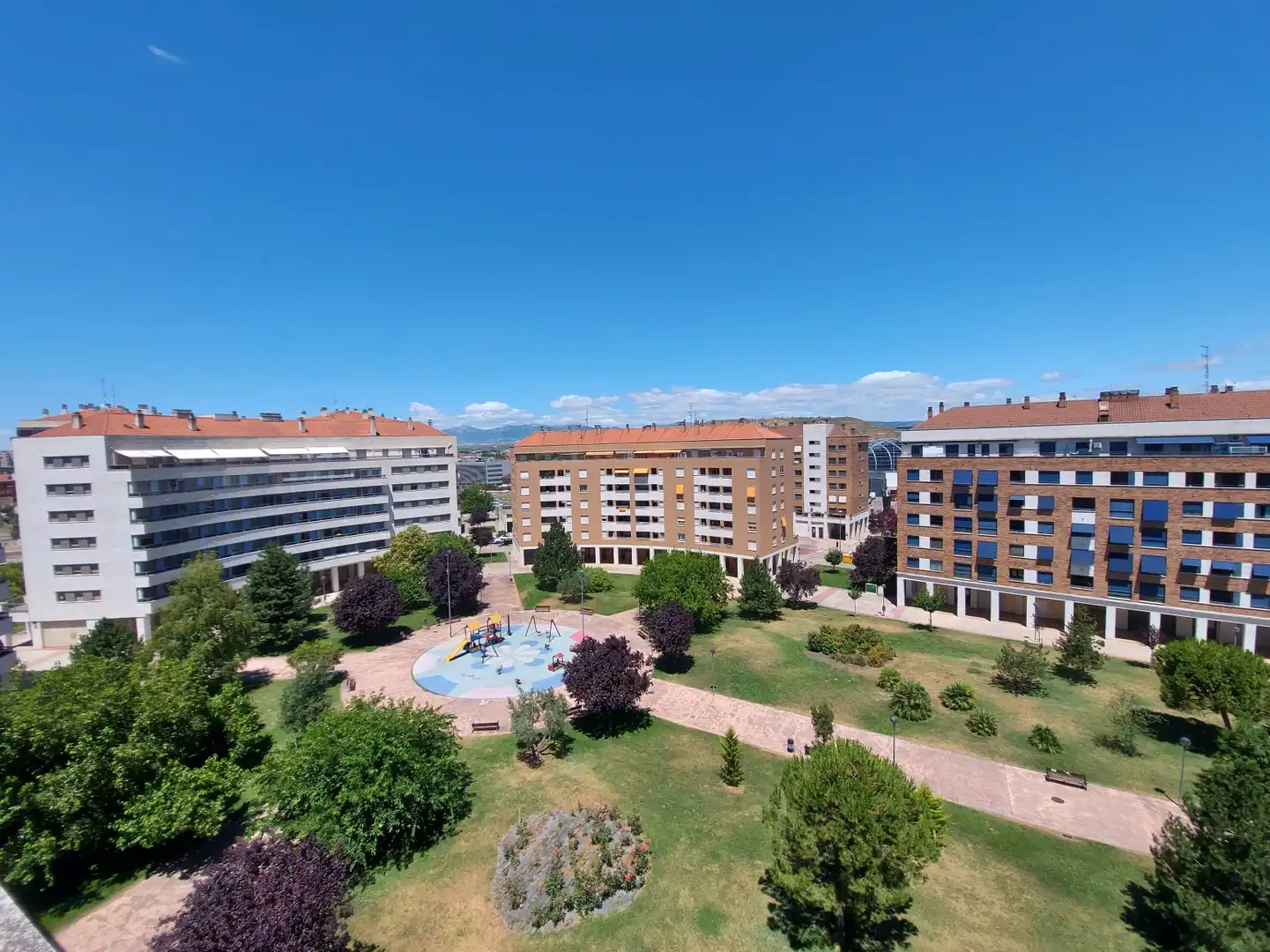 Vista exterior de Àtic en venda en  Logroño amb Aire condicionat, Calefacció i Parquet