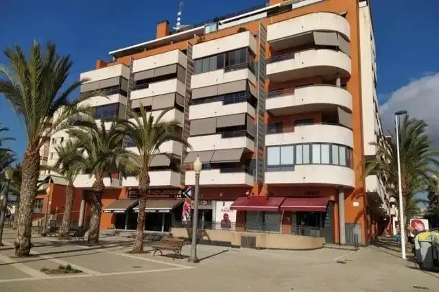 Vista exterior de Piso en venta en Elche / Elx con Piscina comunitaria