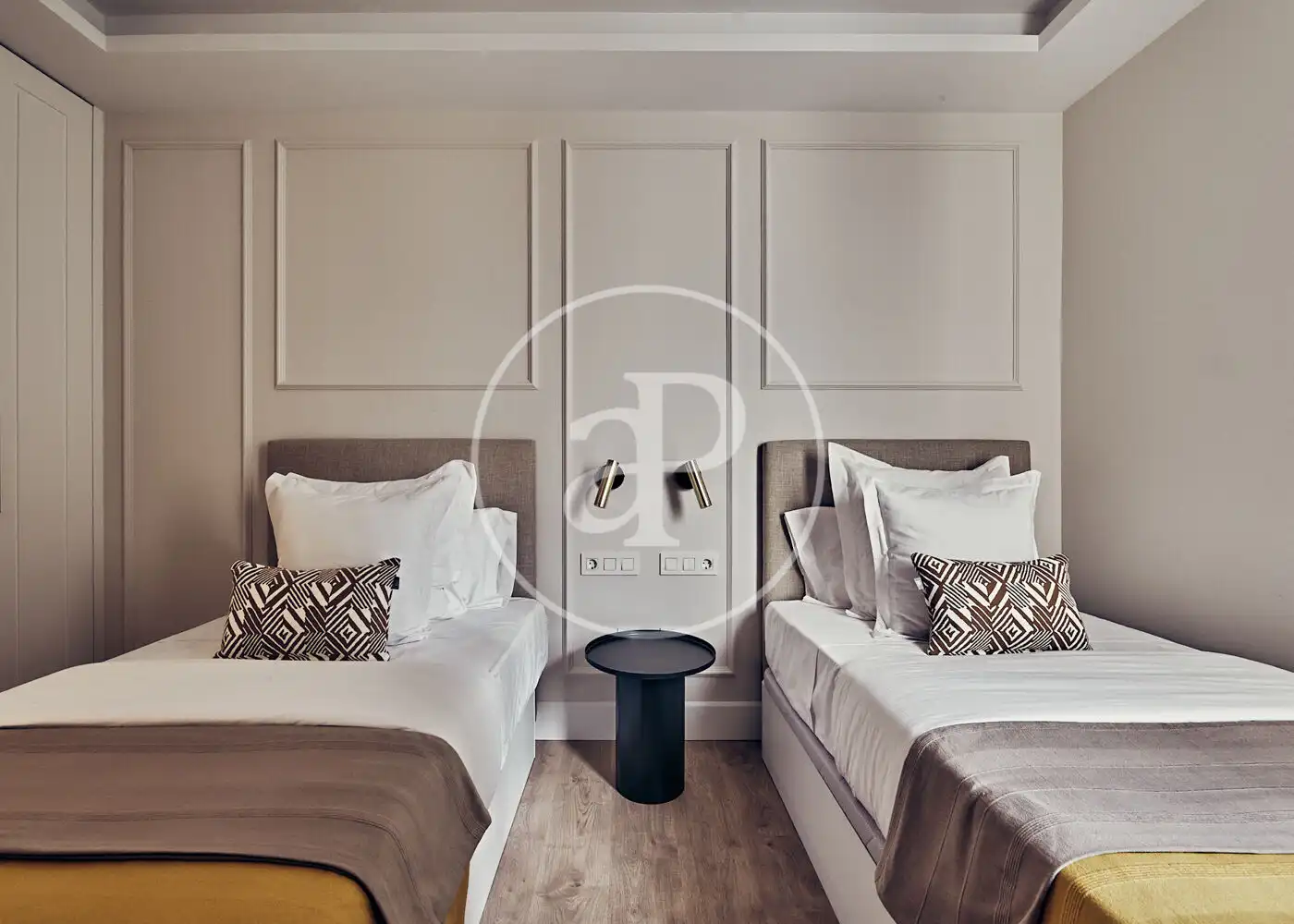 Bedroom of Flat for sale in Madrid  with Air Conditioner, Heating and Furnished